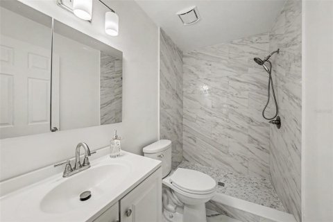 House in Tampa, Florida 3 bedrooms, 110.46 sq.m. № 2223047 - photo 16