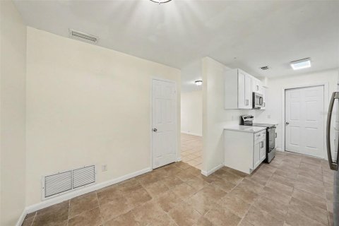 House in Tampa, Florida 3 bedrooms, 110.46 sq.m. № 2223047 - photo 11