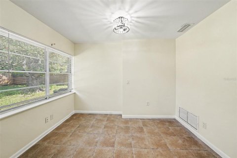 House in Tampa, Florida 3 bedrooms, 110.46 sq.m. № 2223047 - photo 15