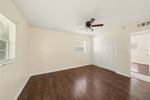 House in Tampa, Florida 3 bedrooms, 110.46 sq.m. № 2223047 - photo 17