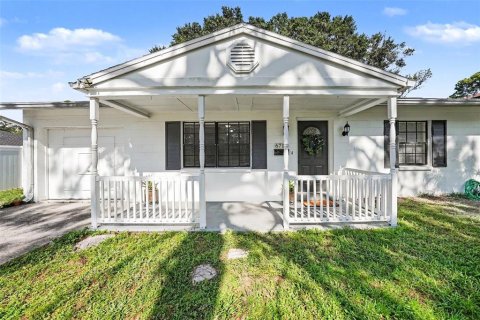House in Tampa, Florida 3 bedrooms, 110.46 sq.m. № 2223047 - photo 3