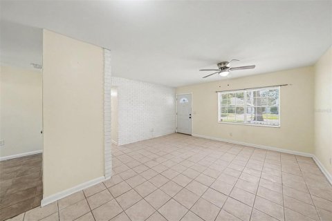House in Tampa, Florida 3 bedrooms, 110.46 sq.m. № 2223047 - photo 6