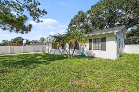 House in Tampa, Florida 3 bedrooms, 110.46 sq.m. № 2223047 - photo 26