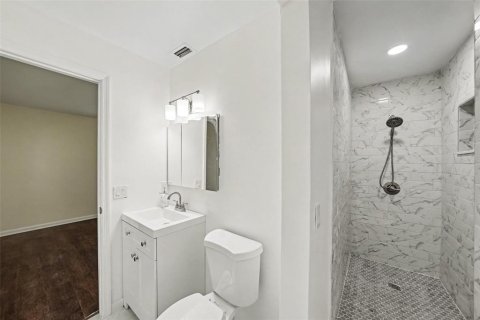 House in Tampa, Florida 3 bedrooms, 110.46 sq.m. № 2223047 - photo 19