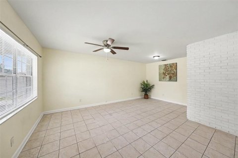 House in Tampa, Florida 3 bedrooms, 110.46 sq.m. № 2223047 - photo 10
