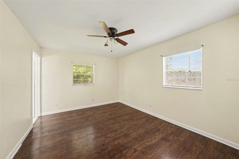 House in Tampa, Florida 3 bedrooms, 110.46 sq.m. № 2223047 - photo 18