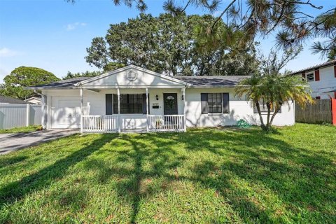 House in Tampa, Florida 3 bedrooms, 110.46 sq.m. № 2223047 - photo 2