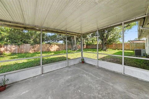 House in Tampa, Florida 3 bedrooms, 110.46 sq.m. № 2223047 - photo 24