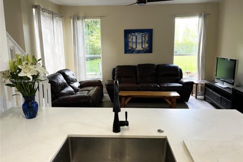House in Miramar, Florida 4 bedrooms, 193.42 sq.m. № 1678858 - photo 10