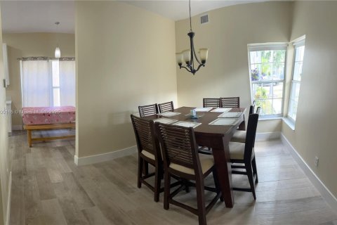 House in Miramar, Florida 4 bedrooms, 193.42 sq.m. № 1678858 - photo 7