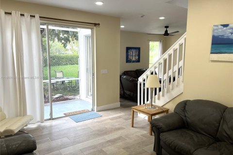 House in Miramar, Florida 4 bedrooms, 193.42 sq.m. № 1678858 - photo 15