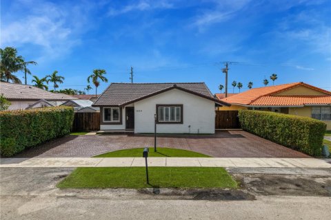 Дом в Майами, Флорида 3 спальни, 128.58м2 № 2059257