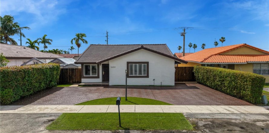 Дом в Майами, Флорида 3 спальни, 128.58м2 № 2059257