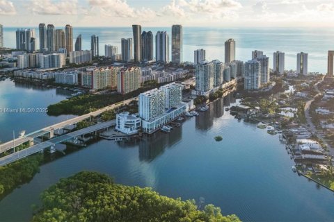 Купить кондоминиум в Санни-Айлс-Бич, Флорида 3 спальни, 144.28м2, № 1938989 - фото 24