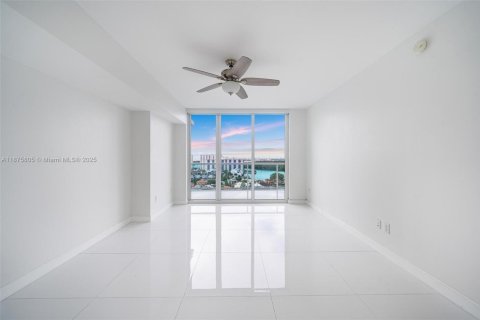 Купить кондоминиум в Санни-Айлс-Бич, Флорида 3 спальни, 144.28м2, № 1938989 - фото 10