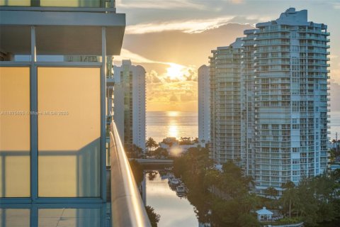 Кондоминиум с 3 спальнями в Санни-Айлс-Бич, Флорида № 1938989