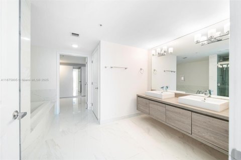 Купить кондоминиум в Санни-Айлс-Бич, Флорида 3 спальни, 144.28м2, № 1938989 - фото 14