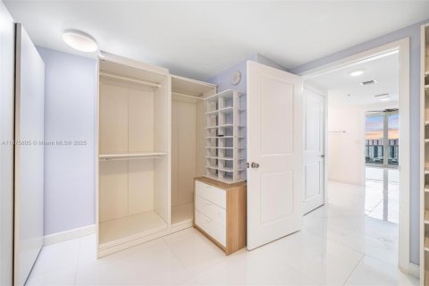 Купить кондоминиум в Санни-Айлс-Бич, Флорида 3 спальни, 144.28м2, № 1938989 - фото 13