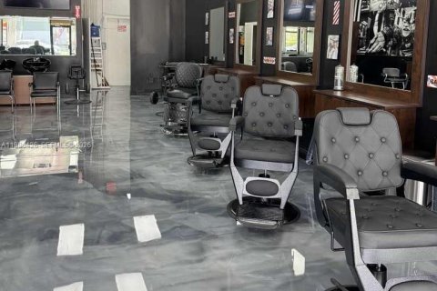 Купить коммерческую недвижимость в Хайалиа, Флорида № 2043766 - фото 4