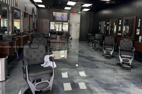 Купить коммерческую недвижимость в Хайалиа, Флорида № 2043766 - фото 5