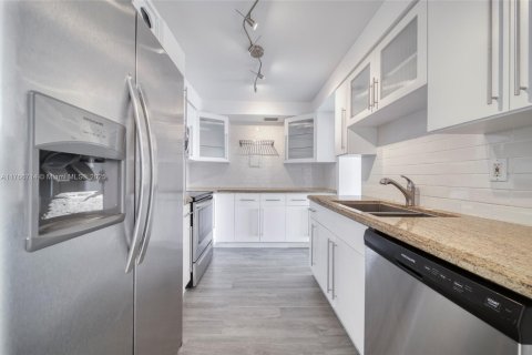 Copropriété à vendre à North Bay Village, Floride: 2 chambres, 92.9 m2 № 1864323 - photo 7