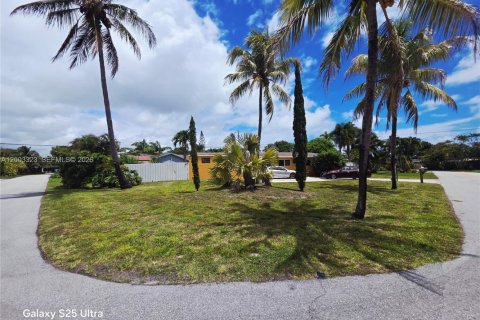 House in Wilton Manors, Florida 3 bedrooms, 115.94 sq.m. № 2170422 - photo 12