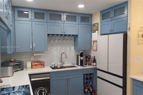 House in Wilton Manors, Florida 3 bedrooms, 115.94 sq.m. № 2170422 - photo 7