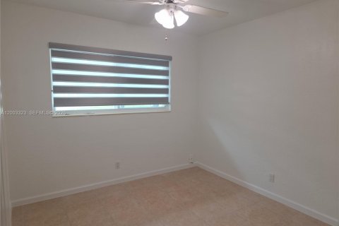 House in Wilton Manors, Florida 3 bedrooms, 115.94 sq.m. № 2170422 - photo 18