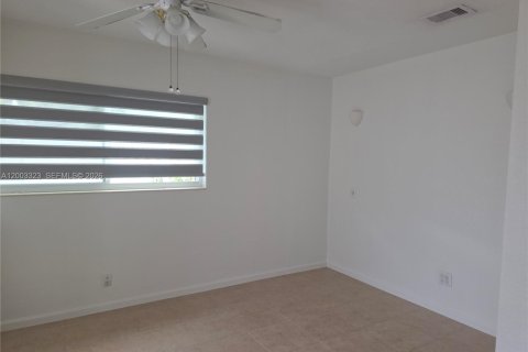 House in Wilton Manors, Florida 3 bedrooms, 115.94 sq.m. № 2170422 - photo 17