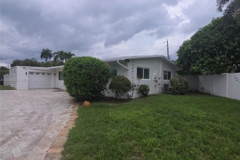 House in Wilton Manors, Florida 3 bedrooms, 115.94 sq.m. № 2170422 - photo 19