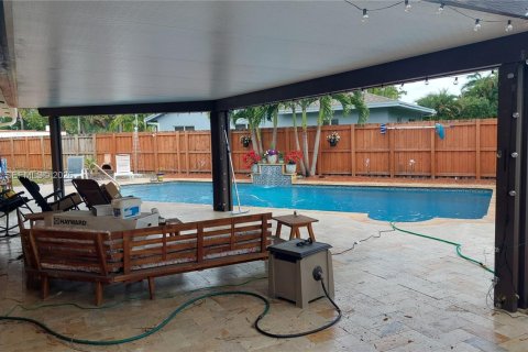 House in Wilton Manors, Florida 3 bedrooms, 115.94 sq.m. № 2170422 - photo 4