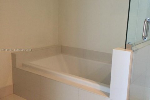 Купить кондоминиум в Майами, Флорида 2 спальни, 111.02м2, № 2054308 - фото 16
