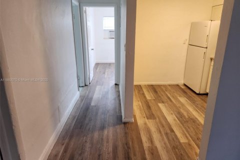 Casa en alquiler en Pompano Beach, Florida, 8 dormitorios, 60.39 m2 № 1942460 - foto 3