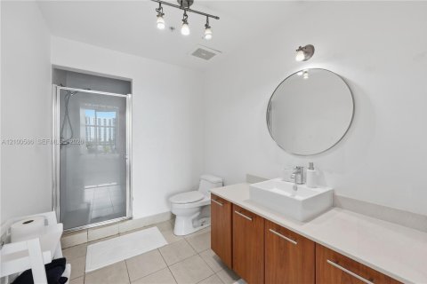 Condo in Miami, Florida, 1 bedroom  № 2401328 - photo 12