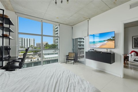 Condo in Miami, Florida, 1 bedroom  № 2401328 - photo 8