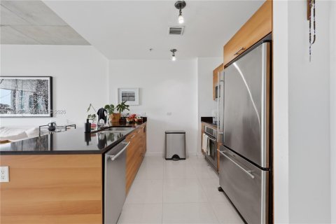 Condo in Miami, Florida, 1 bedroom  № 2401328 - photo 5