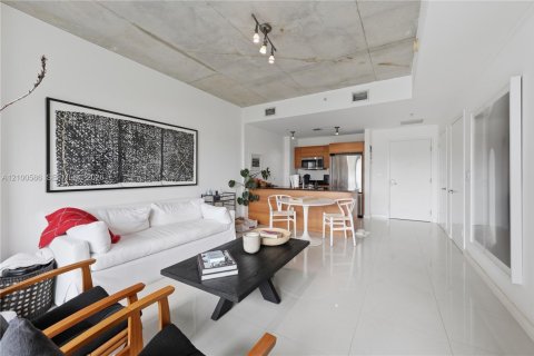 Condo in Miami, Florida, 1 bedroom  № 2401328 - photo 3