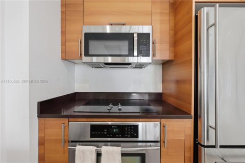 Condo in Miami, Florida, 1 bedroom  № 2401328 - photo 6