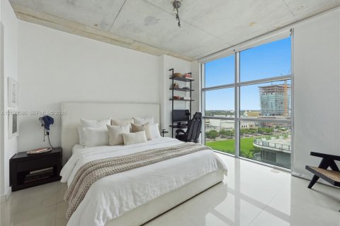 Condo in Miami, Florida, 1 bedroom  № 2401328 - photo 7