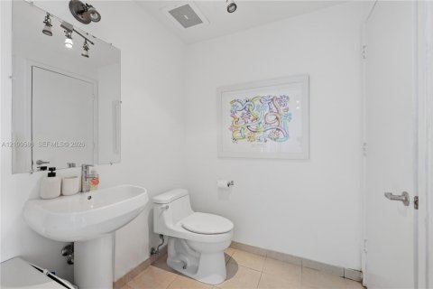 Condo in Miami, Florida, 1 bedroom  № 2401328 - photo 14