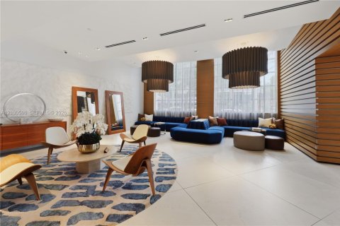 Condo in Miami, Florida, 1 bedroom  № 2401328 - photo 16