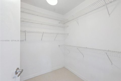 Condo in Miami, Florida, 1 bedroom  № 2401328 - photo 13