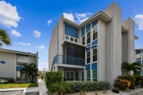 Condominio en alquiler en Madeira Beach, Florida, 2 dormitorios, 96.62 m2 № 1844746 - foto 2