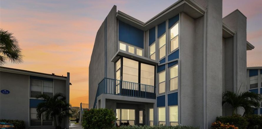 Condominio en Madeira Beach, Florida, 2 dormitorios № 1844746