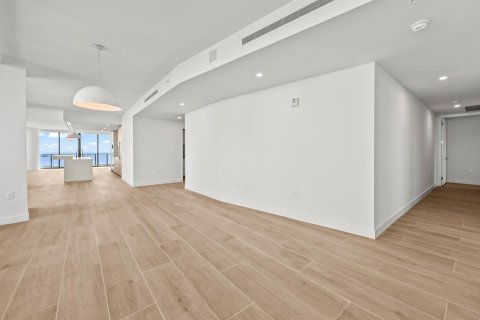 Купить кондоминиум в Помпано-Бич, Флорида 8 комнат, 240.62м2, № 2243520 - фото 22