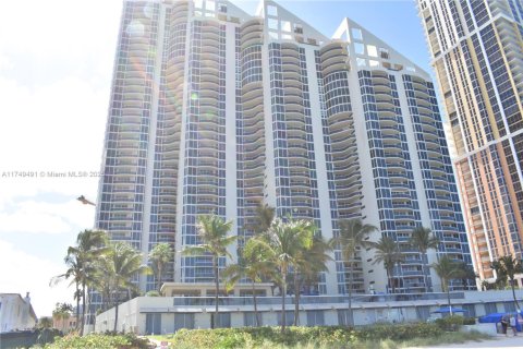 Condo in Sunny Isles Beach, Florida, 2 bedrooms  № 1729276 - photo 18