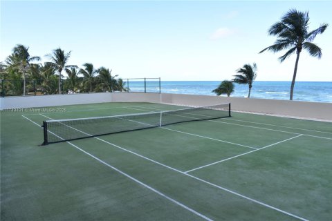 Condo in Sunny Isles Beach, Florida, 2 bedrooms  № 1729276 - photo 21