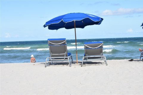 Condo in Sunny Isles Beach, Florida, 2 bedrooms  № 1729276 - photo 6