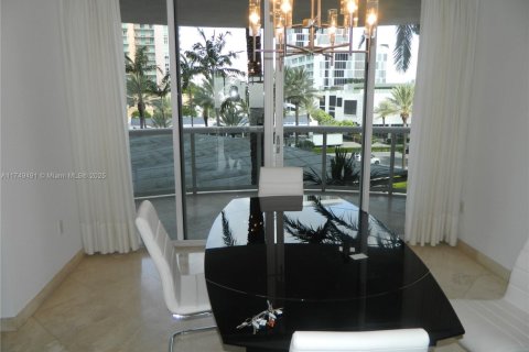 Condo in Sunny Isles Beach, Florida, 2 bedrooms  № 1729276 - photo 10