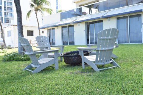 Condo in Sunny Isles Beach, Florida, 2 bedrooms  № 1729276 - photo 19